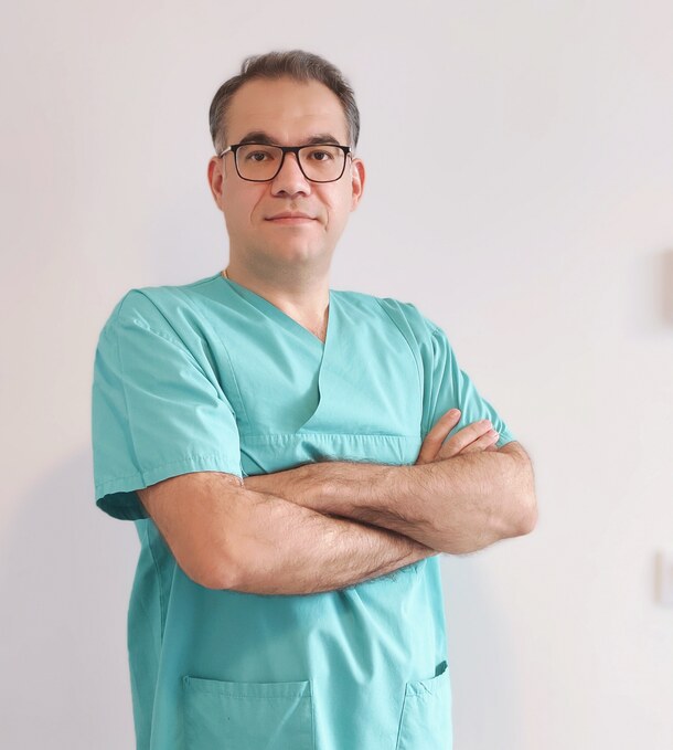 OA Dr. med. Univ. Reza Sari Motlagh